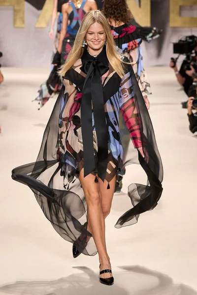 Look 64